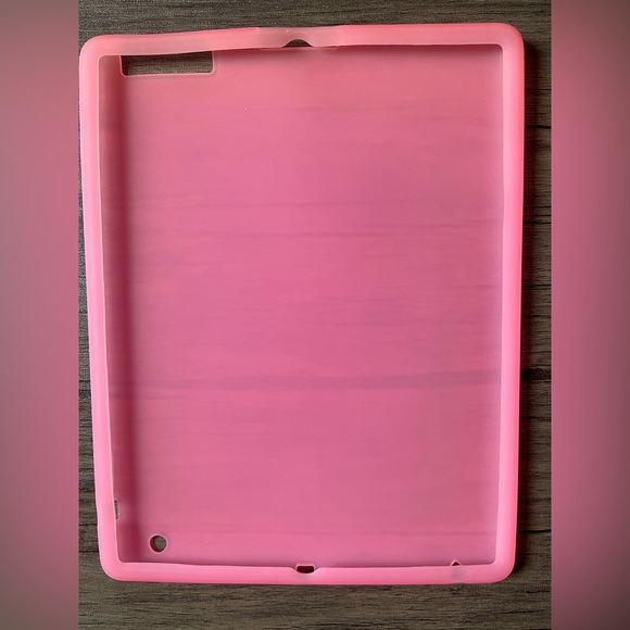Apple IPad 2 9.7 “ silicone pink case - Picture 1 of 2